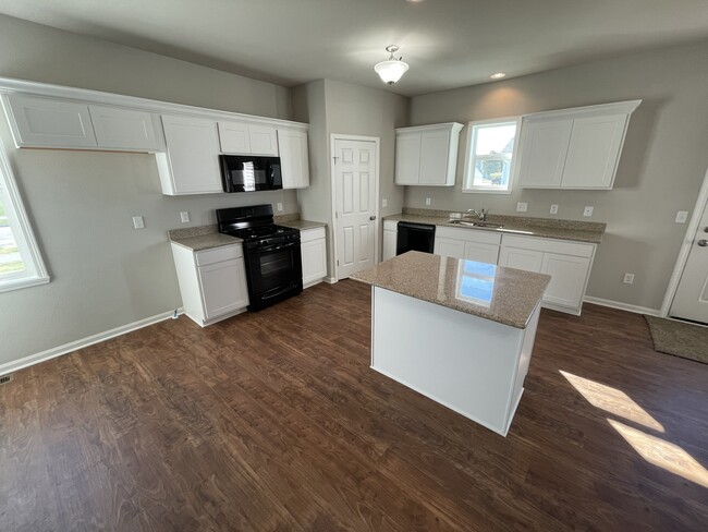 Building Photo - 2620 S Claremont Dr