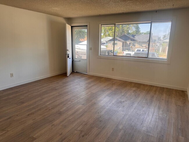 Building Photo - Welcoming 3 Bed, 1 Bath Home in Spokane