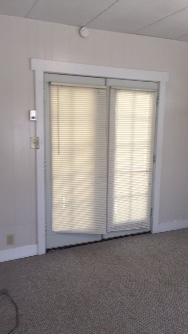 Foto del edificio - PRELEASING: 4 bdrm/1bath Sunny York Neighborhood home!