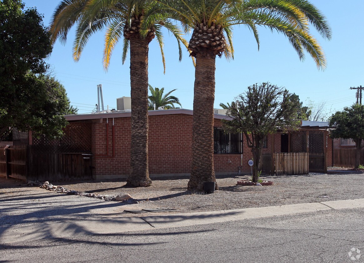 Building Photo - 3154-3156 N Vista Del Forte