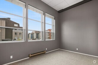 Building Photo - 417 E Pine St