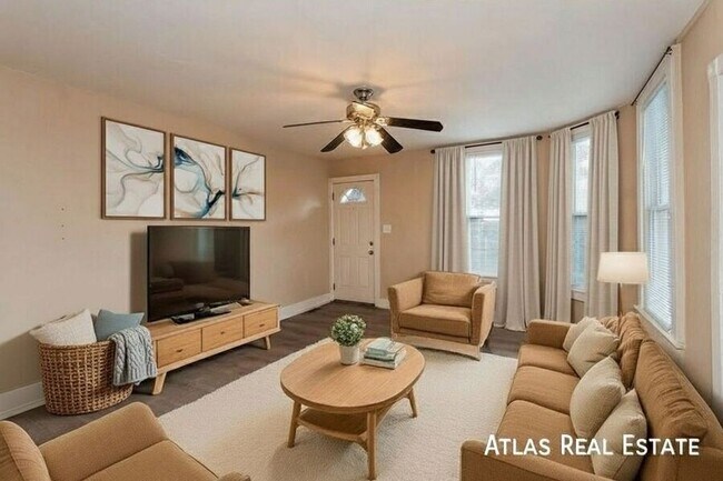 Building Photo - 1914 E Monument St