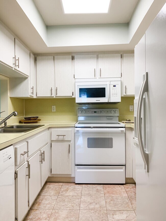 Building Photo - 1845 Robalo Dr