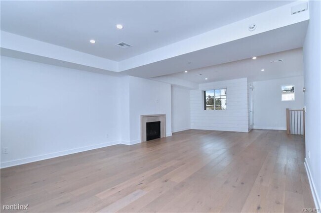 Building Photo - 4 br, 3.5 bath House - 4639 Cahuenga Blvd