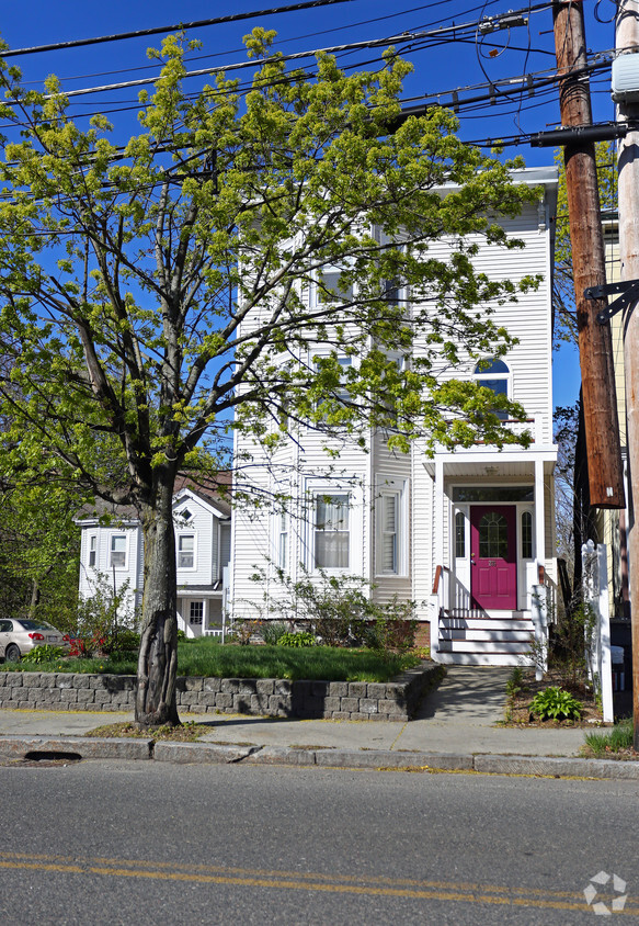 Building Photo - 295-297 Crescent St