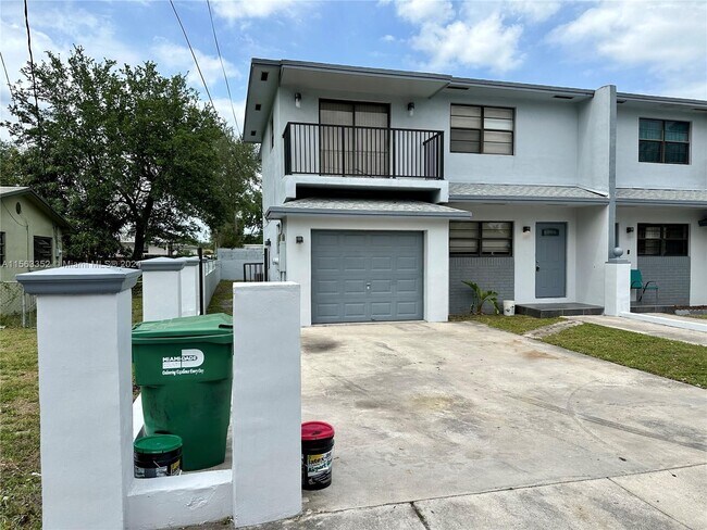 Foto del edificio - 2455 NW 93rd St