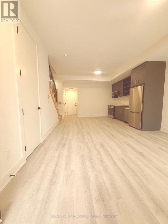 Building Photo - 68 EVERETT Cmn