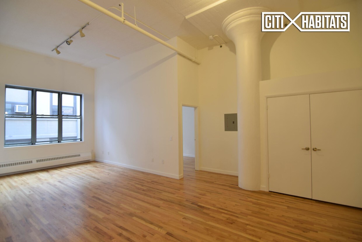 Primary Photo - 204 Huntington St