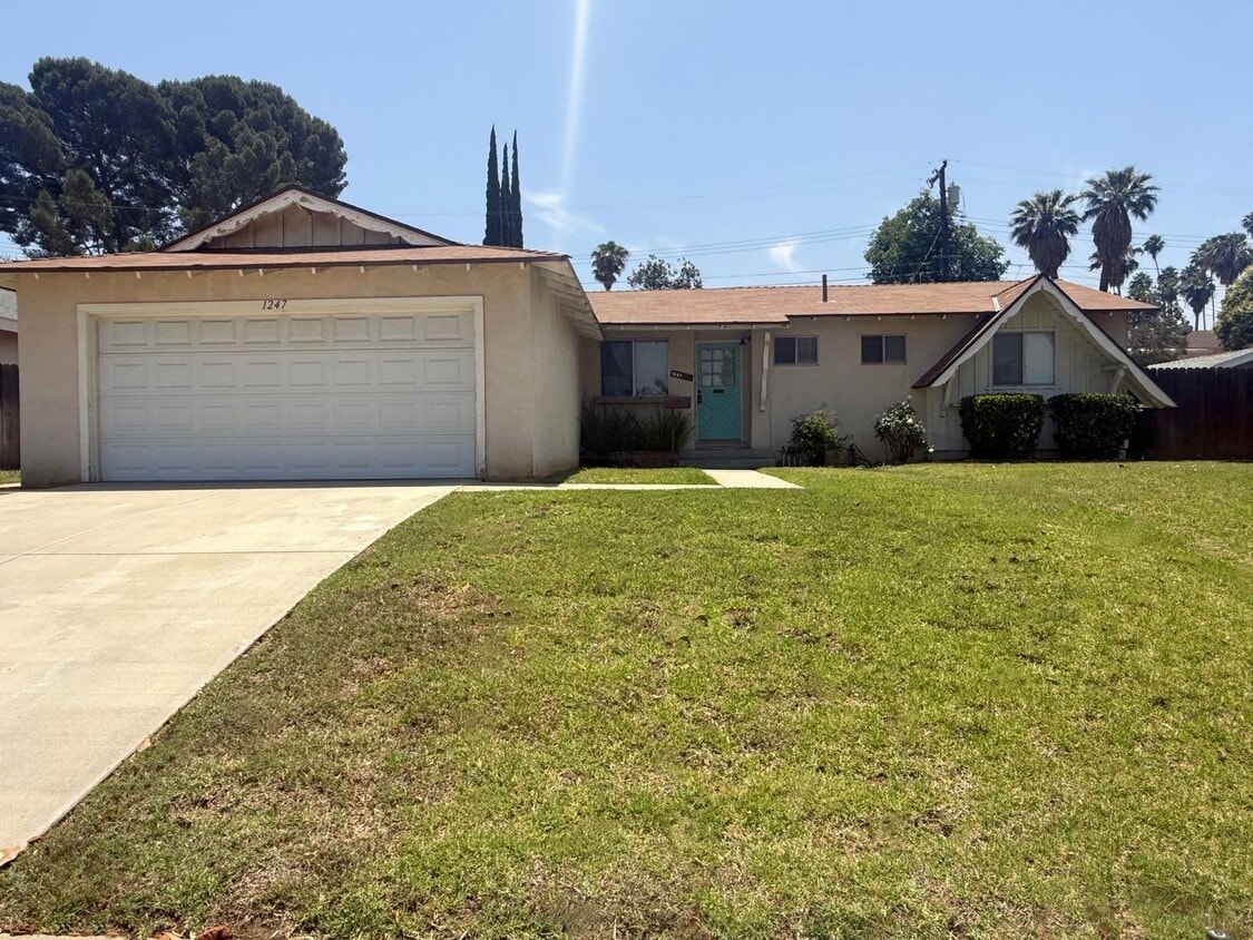 Primary Photo - Beautiful 3 bedroom, 2 bathroom home in Re...