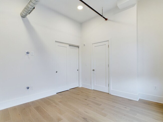 Foto del edificio - Amazing 2 bedroom/2 bathroom with large ro...