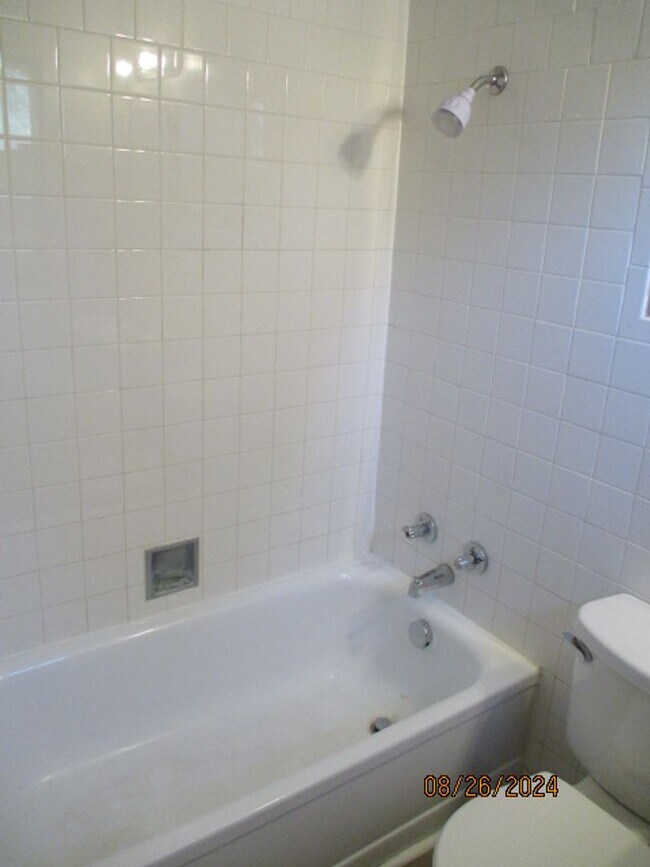 Foto del edificio - Charming 1-Bedroom Apartment in a Quaint Small Town!