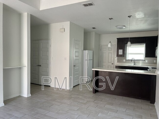 Foto del edificio - 3705 Paola St