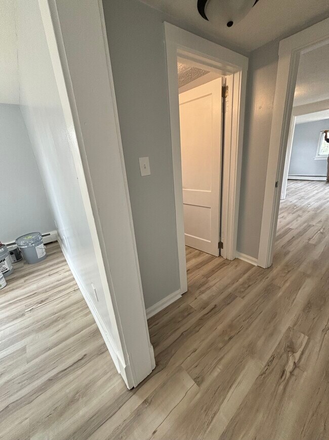 Foto del edificio - 1187 Simmons Ave