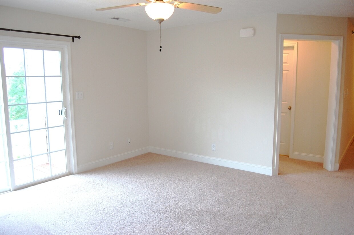 Building Photo - 623 Wyndhurst Dr