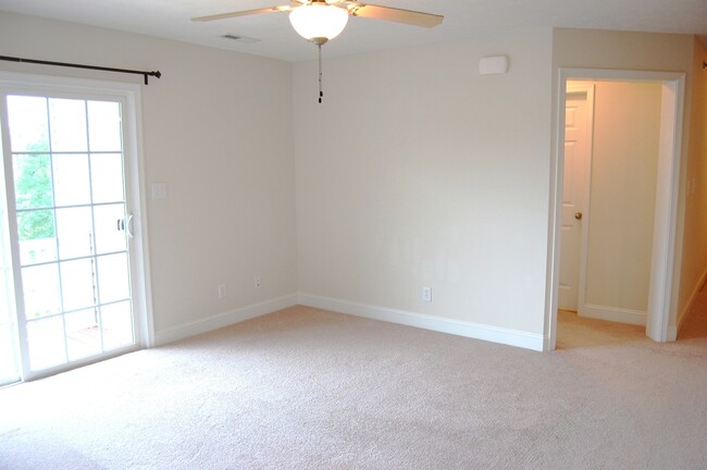 Photo - 623 Wyndhurst Dr House