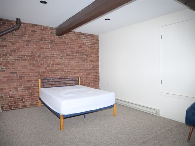 Building Photo - 22 Garrison Rd