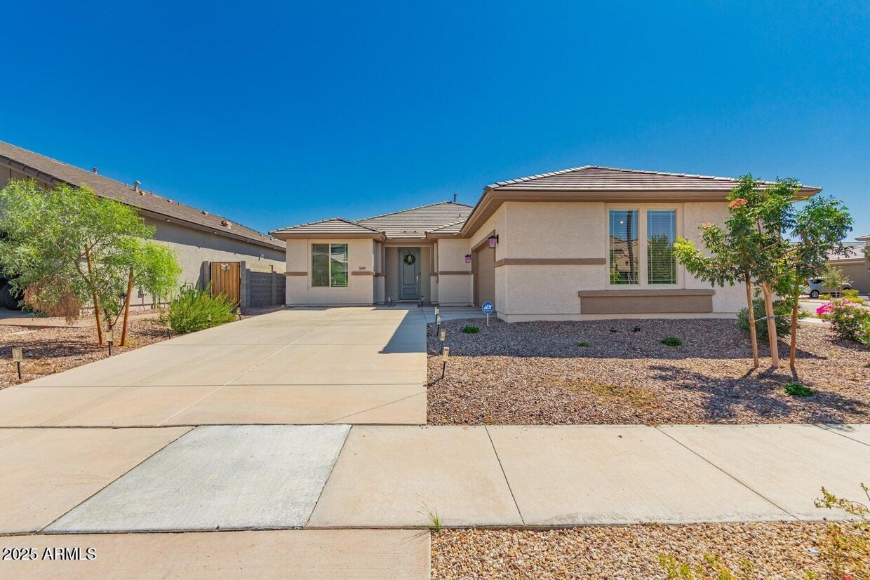 Foto principal - 26985 N 168th Ln