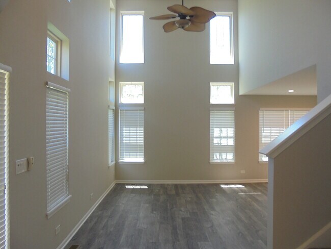 Building Photo - 471 Lancaster Dr