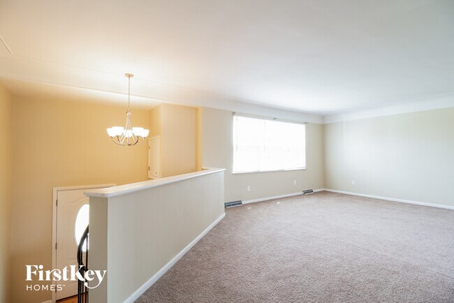 Foto del edificio - 8431 Bluebird Dr