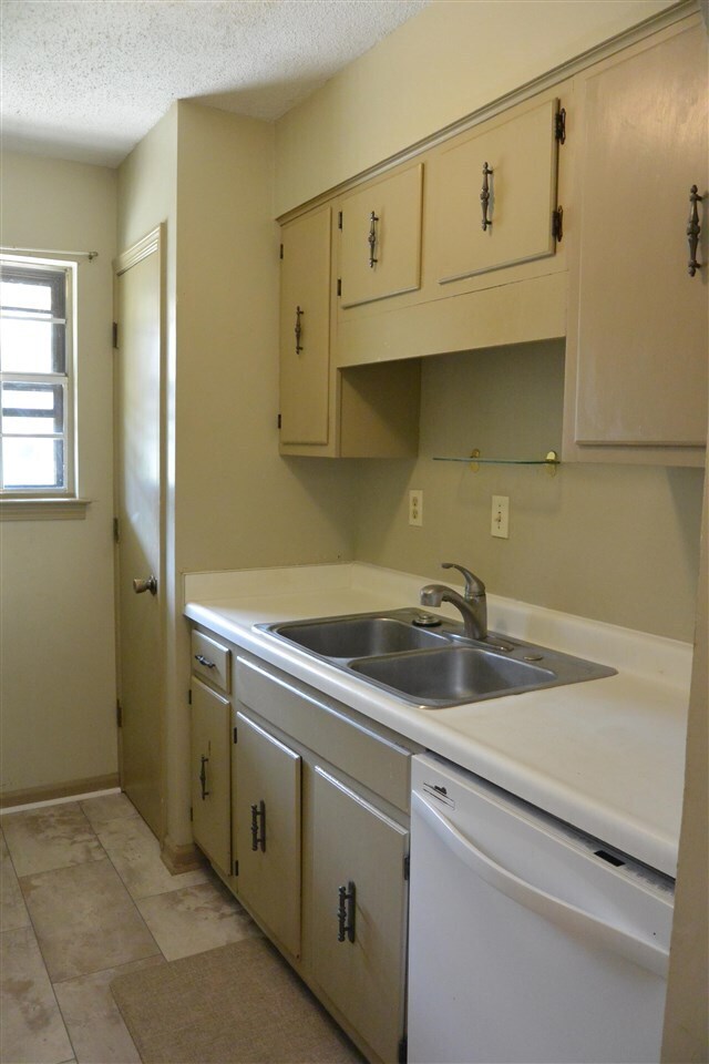 Building Photo - 384 Tararidge Dr