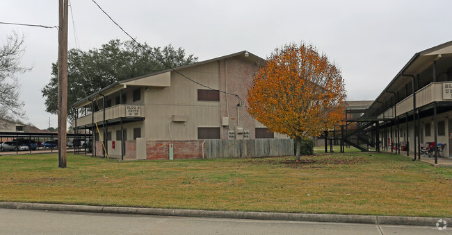 Building Photo - Royal Neches