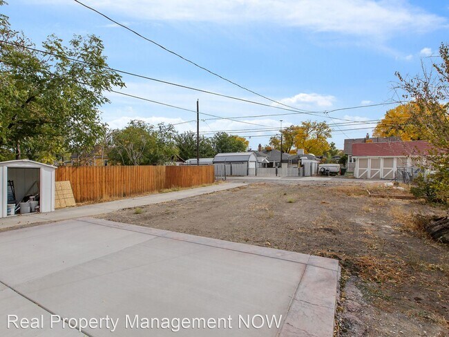 Building Photo - 4 br, 2.5 bath House - 1255 Grand Ave.