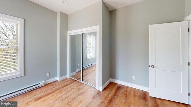 Foto del edificio - 329 S High St