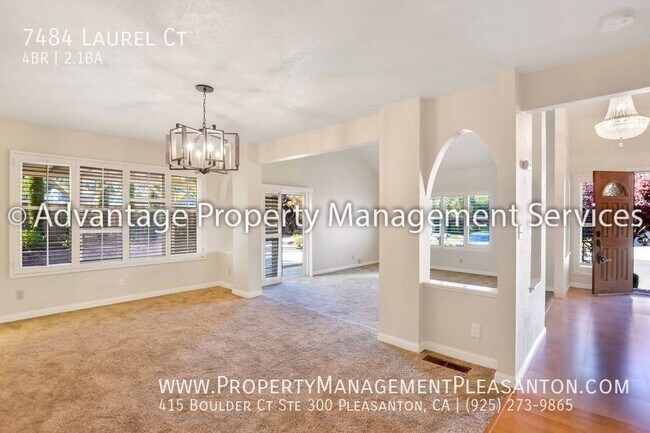 Building Photo - 4 Bed, 2.5 Bath, 2433 sq ft home location ...