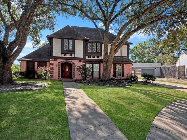 Foto del edificio - 7703 Braesridge Ct