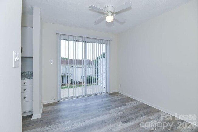 Foto del edificio - 7981 Shady Oak Trail