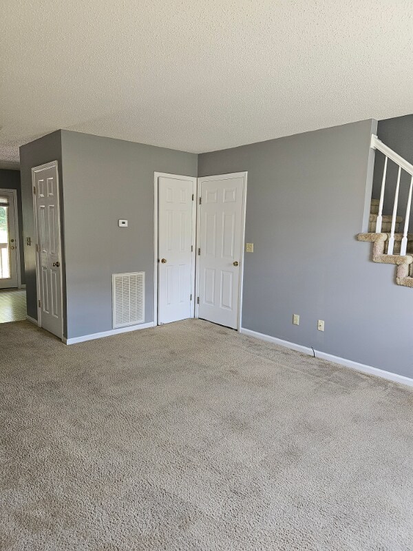 Foto del edificio - 611 Spring Hill Rd