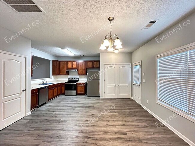 Foto del edificio - 8640 Thomas Ln