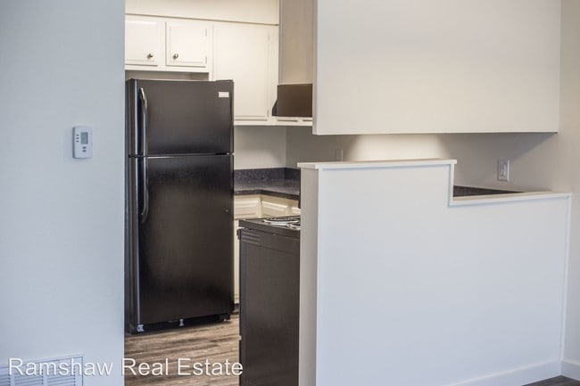 Building Photo - 2 br, 1 bath Apartment - 111 W. Park St