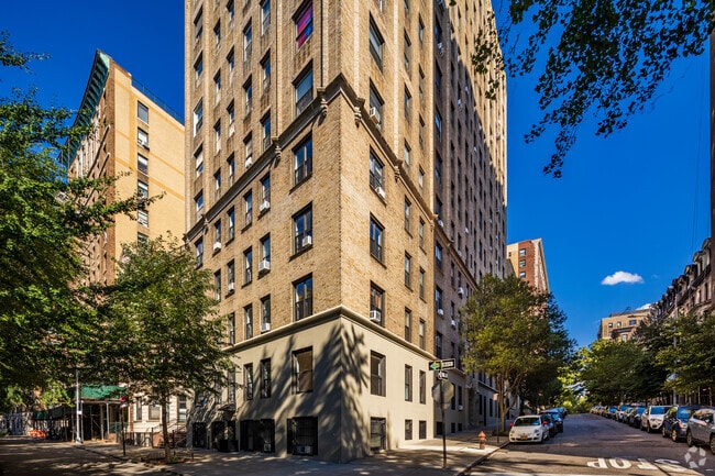Building Photo - 290 Riverside Dr