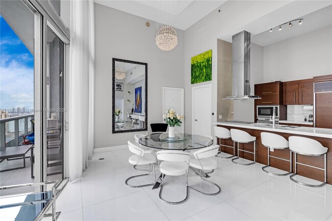 Building Photo - 495 Brickell Ave