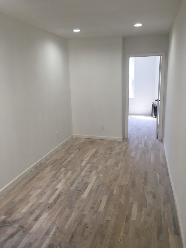 Building Photo - 67-21 60th St