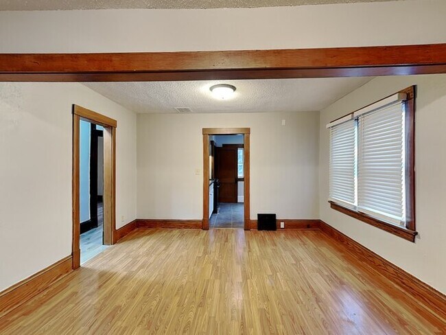 Foto del edificio - WINTER SPECIAL!! 3 Bedroom, 1 Bathroom Hou...