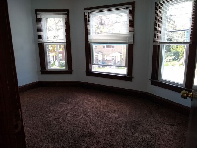 Building Photo - 639 Park Ave