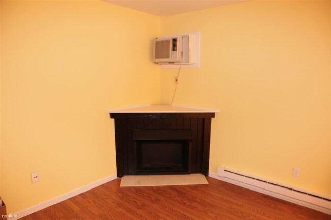 Building Photo - 7572 Woodview St