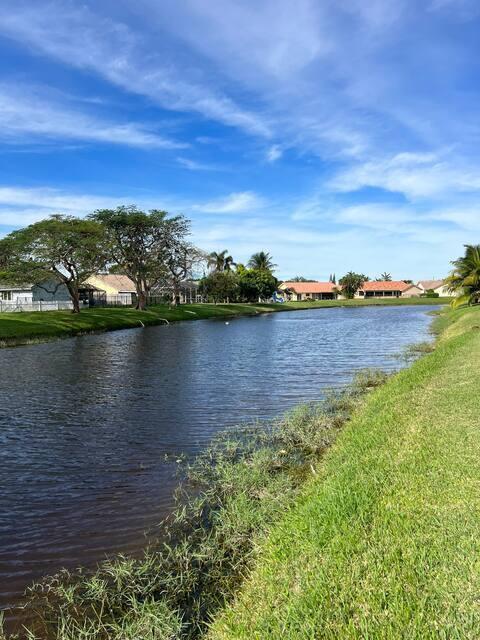 Foto del edificio - 9775 Sun Pointe Dr
