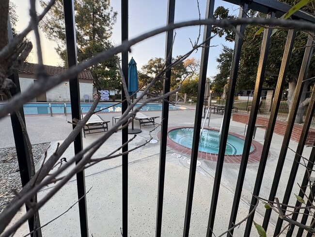 Foto del edificio - The Ojai Lifestyle: Your Single-Level Home in Hitching Post Estates