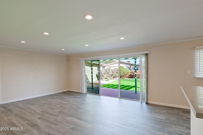 Foto del edificio - 1851 N 80th Pl