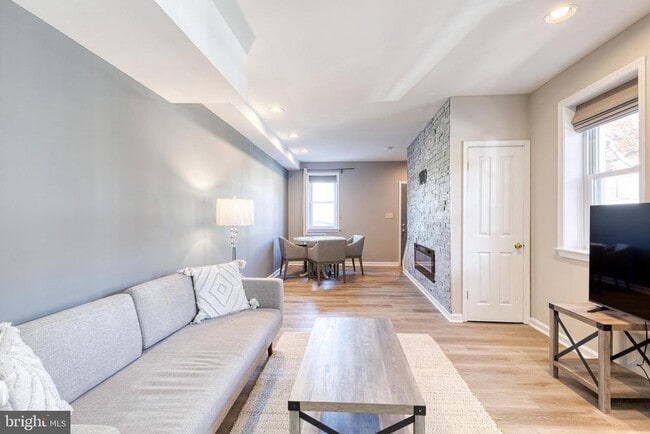 Building Photo - 447 Gittings St