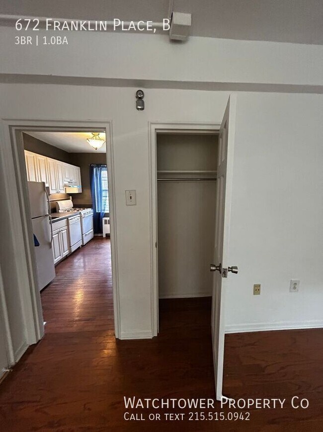 Foto del edificio - 672 Franklin Pl