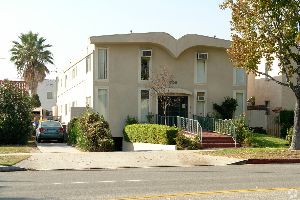 Primary Photo - 705 S Chevy Chase Dr