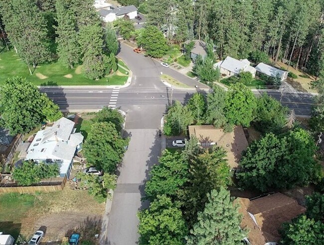 Foto del edificio - Spacious 4-Bedroom duplex Near EWU – Cheney, WA
