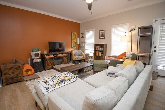 Foto del edificio - 2 bedroom/2.5 bathroom townhouse in Arsenal Hill