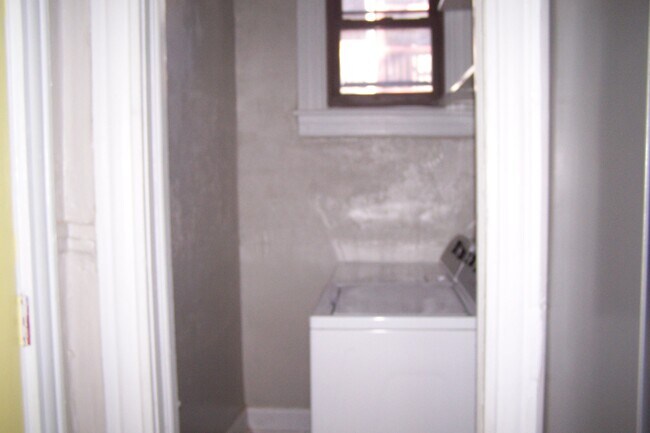 Building Photo - 2 S Mulberry St