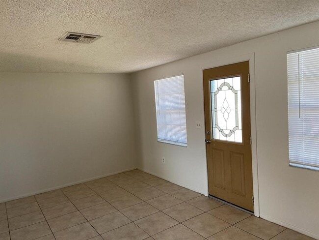 Foto del edificio - 3600 Beacon Square Dr