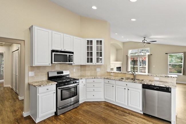 Building Photo - 1581 Rose Petal Ln